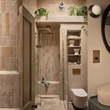 Vous Aimez le Look Naturel ? Essayez Ces 8 Idées de Petite Salle de Bain Terreuse