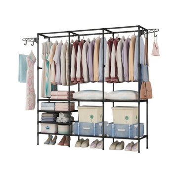 Armoire penderie ouverte