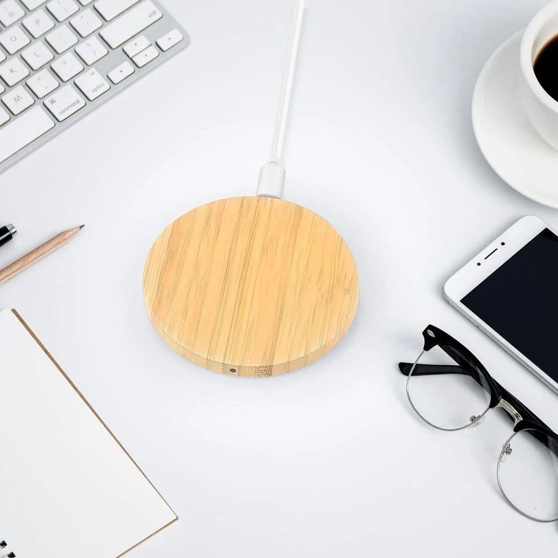 Chargeur sans fil pour téléphone en bois