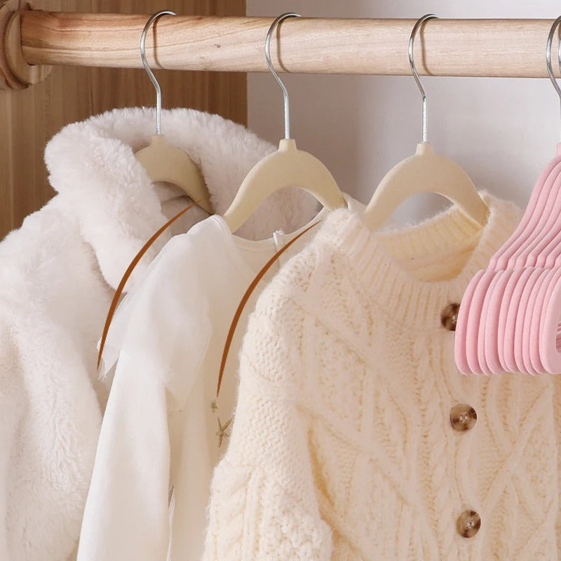 Cintre en velours pour enfant