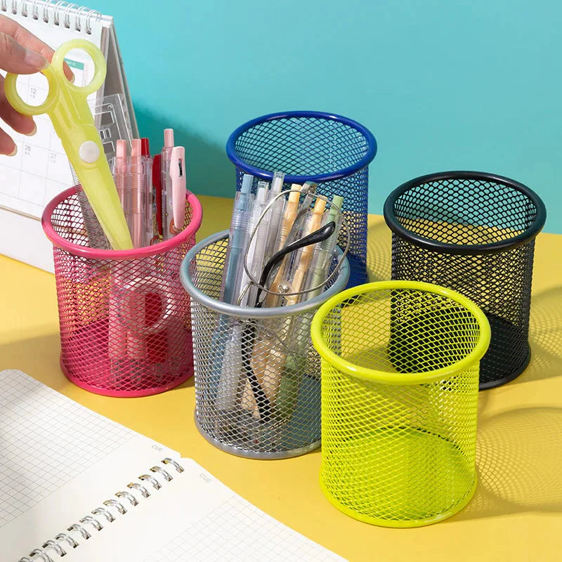 Pot à crayons en métal
